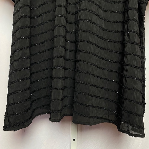NWT Womenʻs Plus Size Torrid Abbey Lurex Chiffon Black Short Sleeve Blouse 6X - Picture 3 of 6